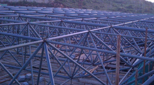讷河概述网架加工中对钢材的质量的过细恳求